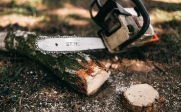 how to cut log slices with chainsaw